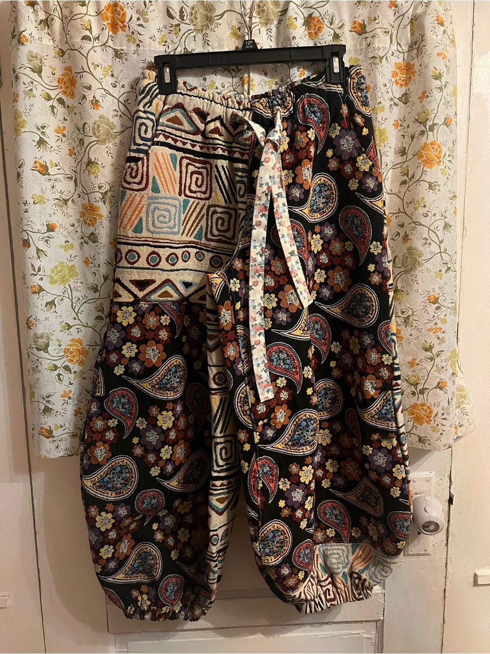 Everyday Chic Paisley Fields Patchwork Jogger Pants Black Multi Large NWT